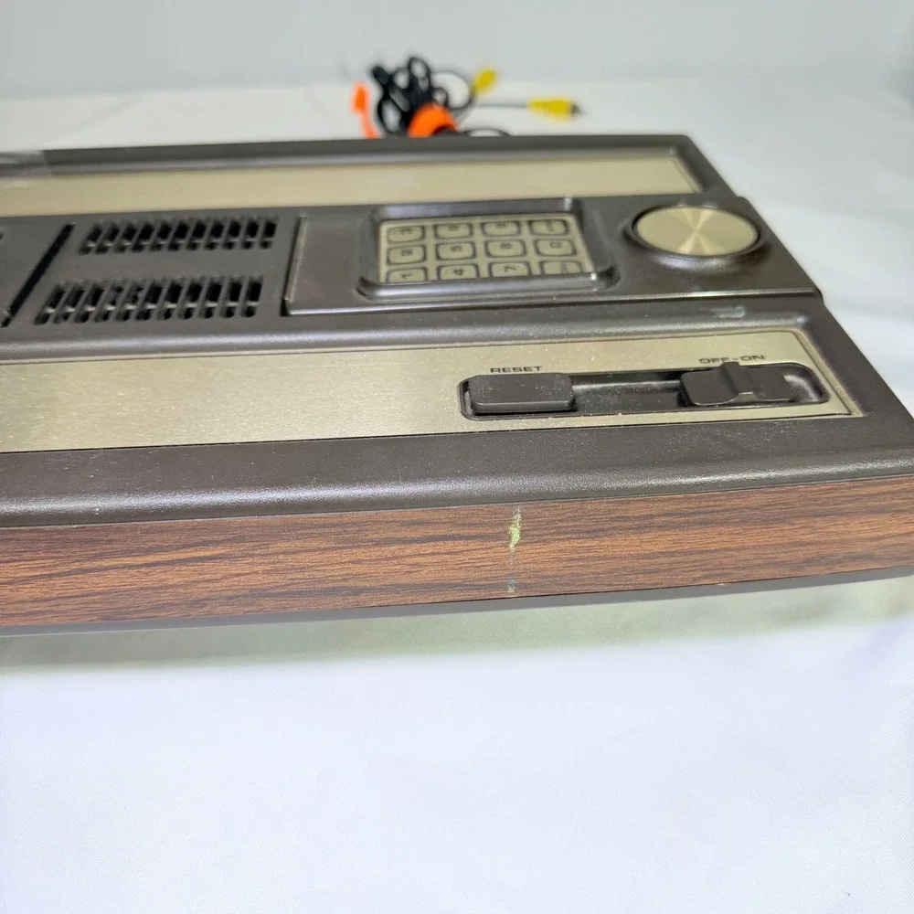 Mattel Electronics Intellivision Model 2609 Vintage Video Game Console Woodgrain
